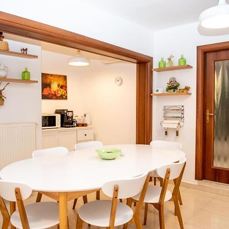 Classic Apartment Near The City Center Cluj-Napoca Exterior foto